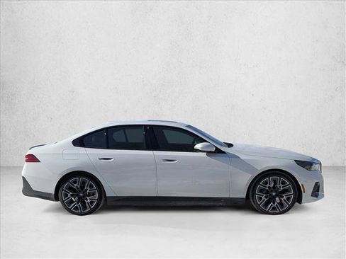 Certified 2025 BMW i5 xDrive40 w/ M Sport Package image 4