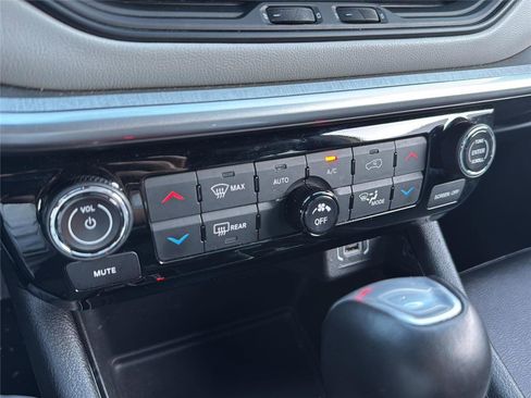 Used 2025 Jeep Compass Limited AWD/4WD image 19