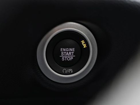Used 2025 Chrysler Pacifica Select FWD image 32