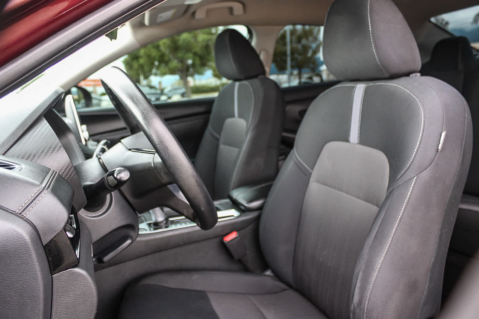 Used 2025 Nissan Sentra SV FWD image 17