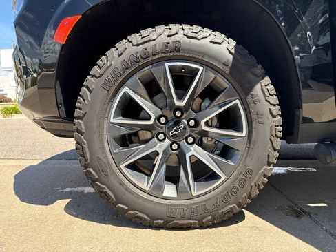Used 2022 Chevrolet Tahoe Z71 w/ Z71 Off-Road Package AWD/4WD image 27