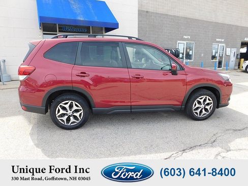 Used 2023 Subaru Forester Premium image 9