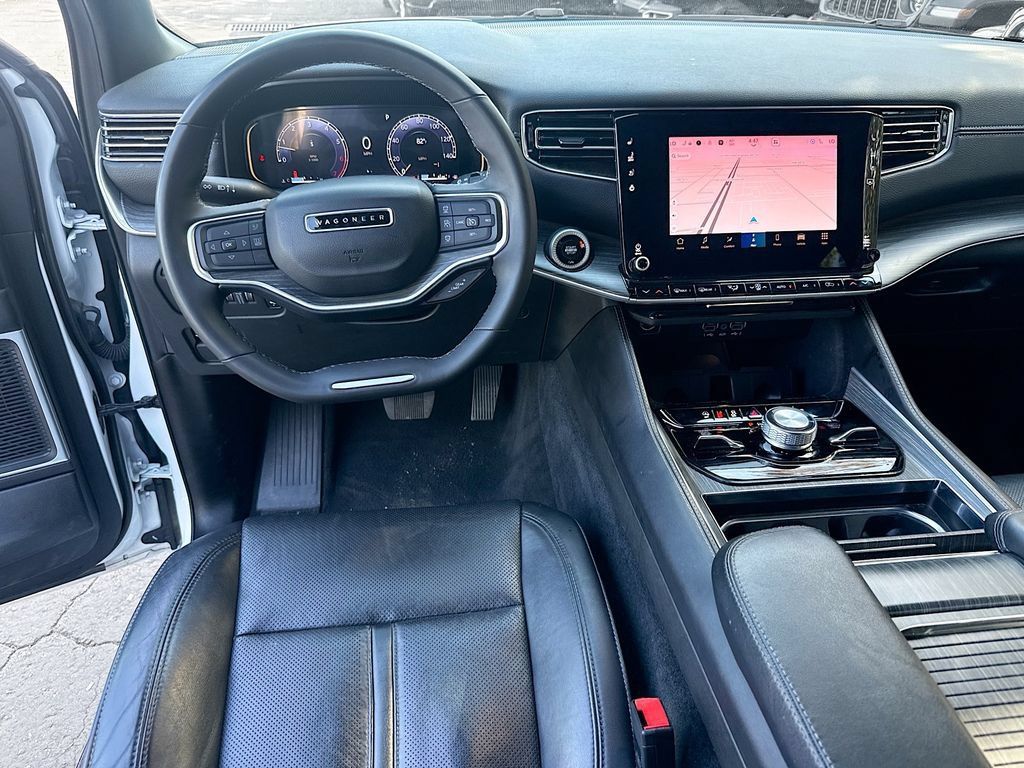 Used 2024 Jeep Wagoneer Series III AWD/4WD image 25