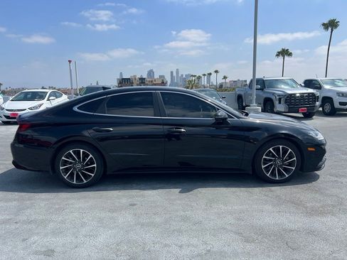 Used 2022 Hyundai Sonata Limited w/ Preferred Accessory Package FWD image 4