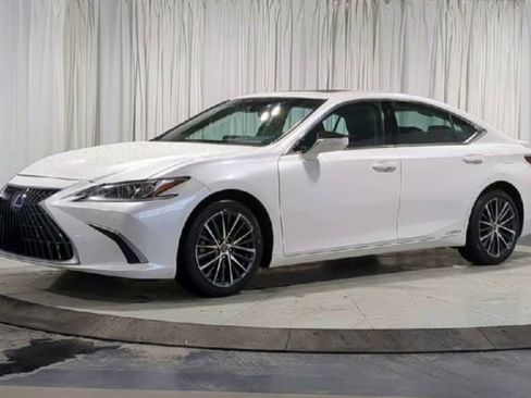 Used 2022 Lexus ES 300h w/ Premium Package image 4