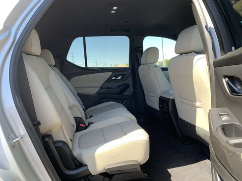 Used 2022 Chevrolet Traverse LS FWD image 29