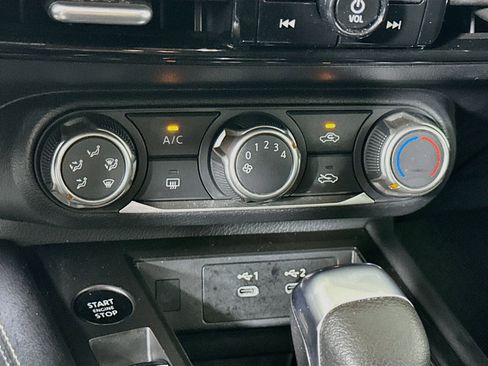 Used 2025 Nissan Kicks SV AWD/4WD image 22