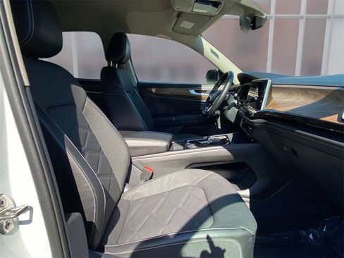 Used 2024 Volkswagen Atlas SE image 9