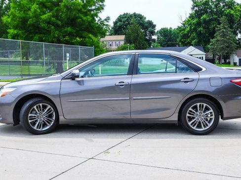 Used 2017 Toyota Camry SE w/ Protection Package (Q2) FWD image 4