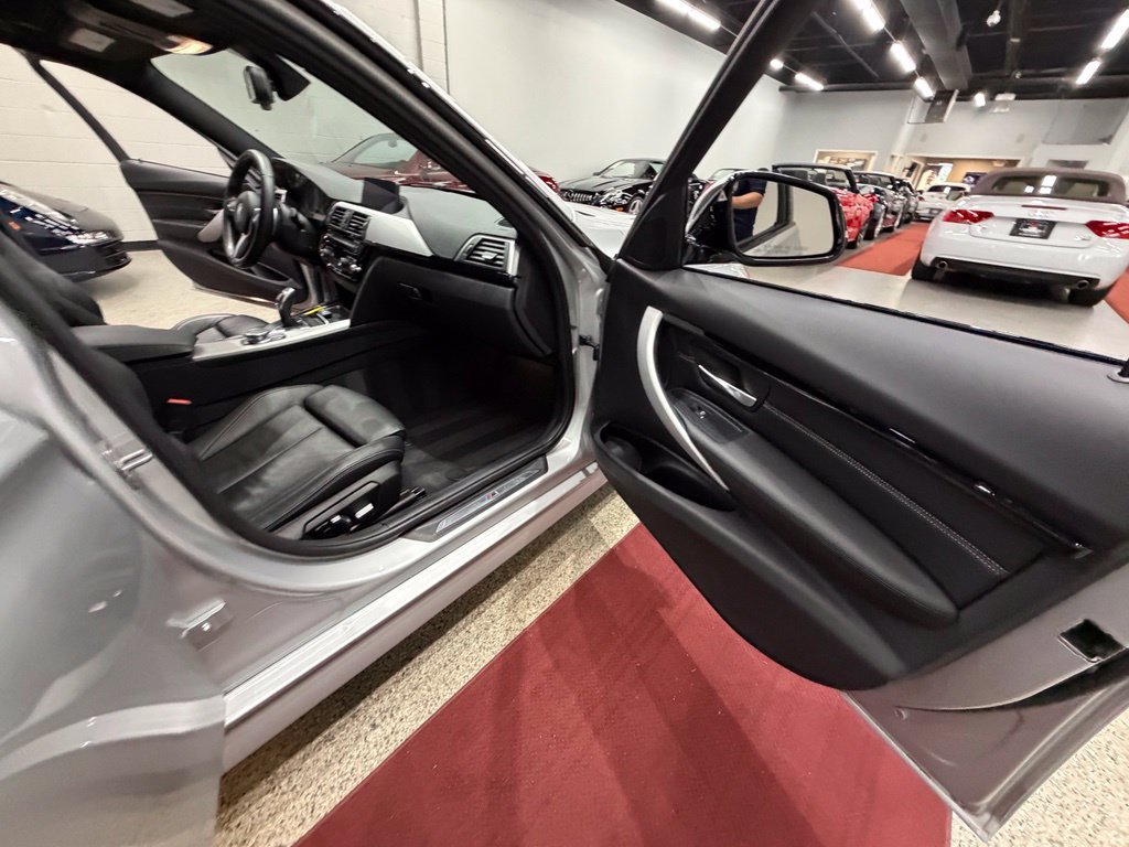 Used 2018 BMW 328d xDrive Sedan AWD/4WD image 29