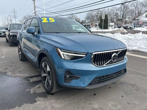 Used 2025 Volvo XC40 B5 Plus AWD/4WD image 6