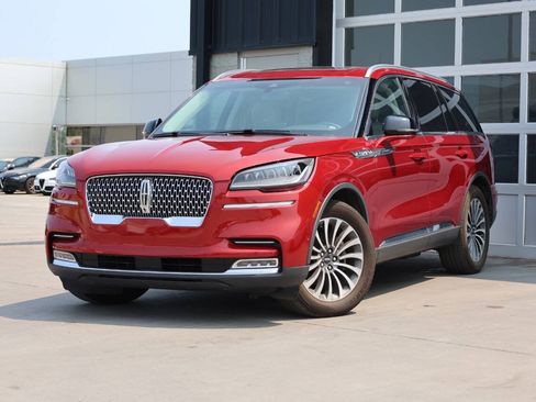 Used 2020 Lincoln Aviator Reserve w/ Equipment Group 201A AWD/4WD image 3