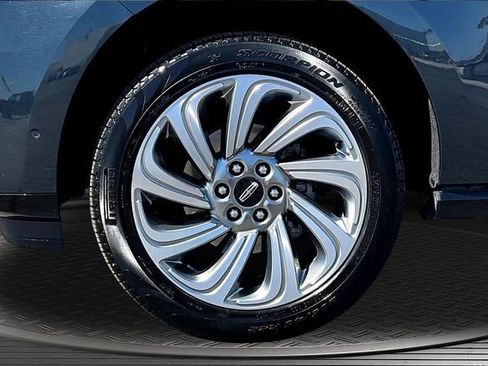 Used 2024 Lincoln Navigator Premiere AWD/4WD image 33