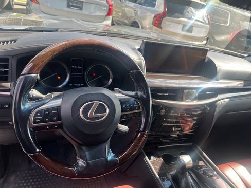 Used 2017 Lexus LX 570 4WD w/ Luxury Package image 15