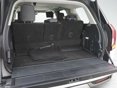 Used 2025 Ford Expedition Platinum AWD/4WD image 13