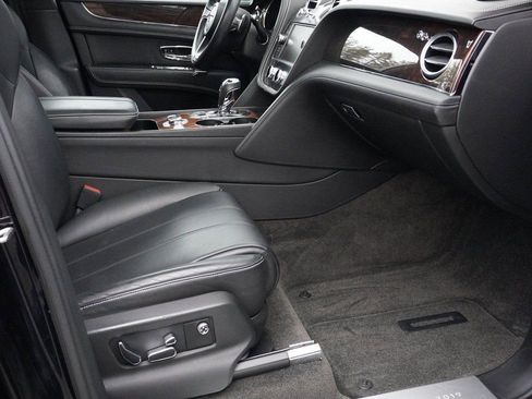 Used 2019 Bentley Bentayga AWD/4WD image 29