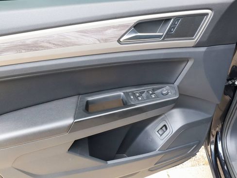 Used 2020 Volkswagen Atlas Cross Sport SE FWD image 14