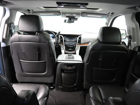 Used 2019 Cadillac Escalade Luxury image 43