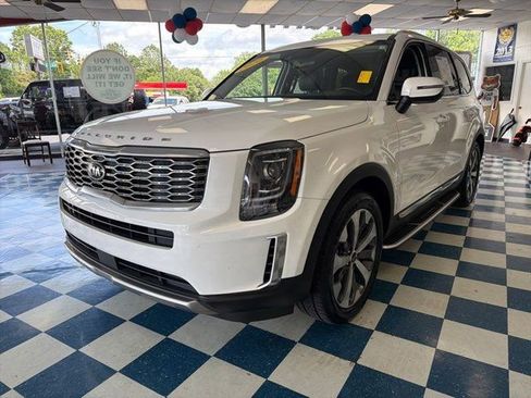 Used 2020 Kia Telluride EX w/ EX Premium Package FWD image 3