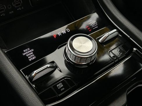 Used 2022 Jeep Grand Cherokee Overland w/ Adv Protech Group III image 48