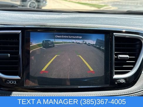 Used 2025 Chrysler Pacifica Limited FWD image 28