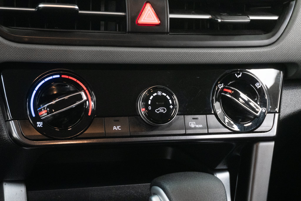 Used 2024 Kia Seltos LX AWD/4WD image 19