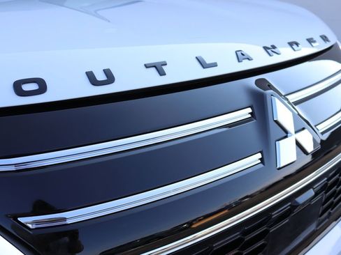 New 2026 Mitsubishi Outlander ES image 30