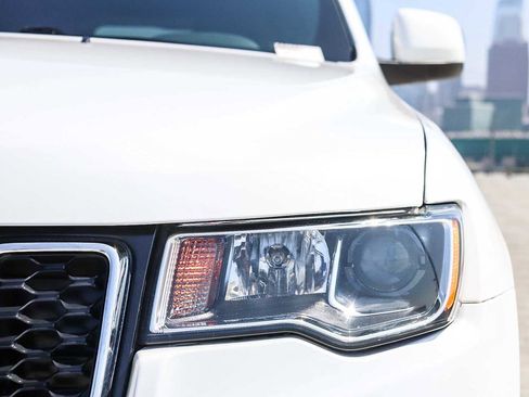 Used 2019 Jeep Grand Cherokee Laredo RWD image 7