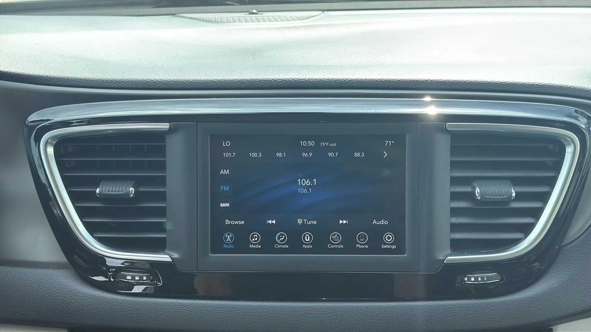 Used 2020 Chrysler Pacifica Touring-L FWD image 12