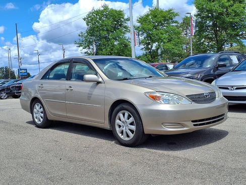 Used 2002 Toyota Camry XLE FWD image 3