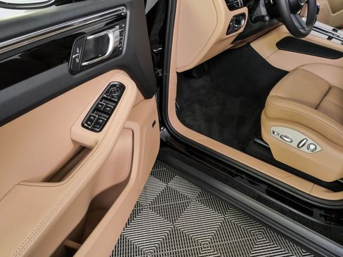 New 2026 Porsche Macan AWD/4WD image 8