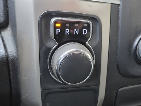 Used 2015 RAM 1500 Classic SLT image 32