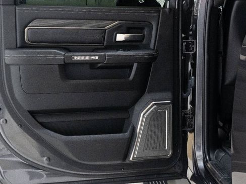 Used 2020 RAM 2500 Limited AWD/4WD image 26