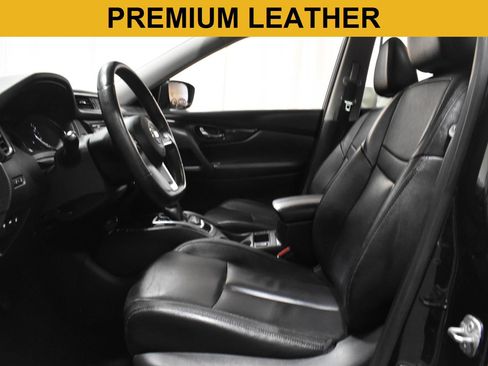 Used 2020 Nissan Rogue SL w/ Premium Package FWD image 3