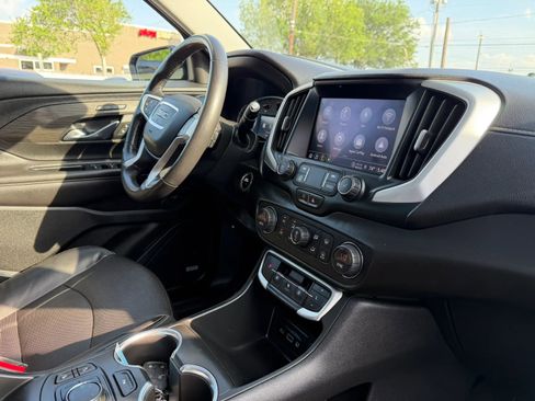 Used 2022 GMC Terrain SLT w/ Infotainment Package II AWD/4WD image 17