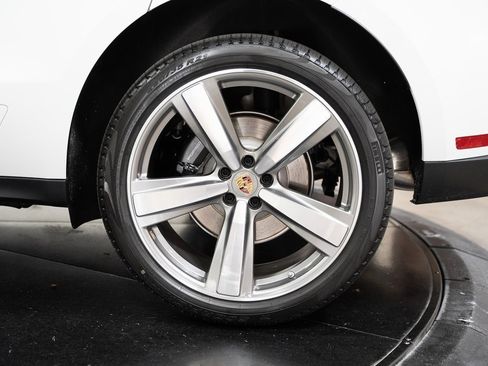 Used 2024 Porsche Macan image 20