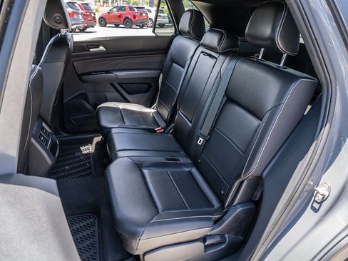 Used 2021 Volkswagen Atlas Cross Sport SE FWD image 17