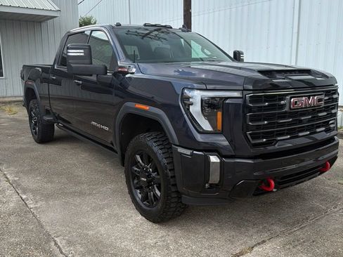 Used 2024 GMC Sierra 2500 AT4 w/ AT4 Premium Plus Package AWD/4WD image 3