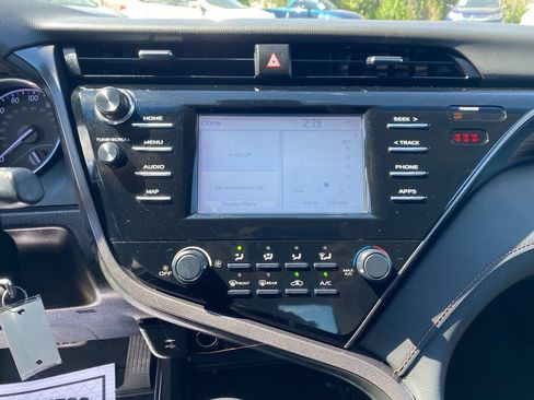 Used 2019 Toyota Camry LE FWD image 20