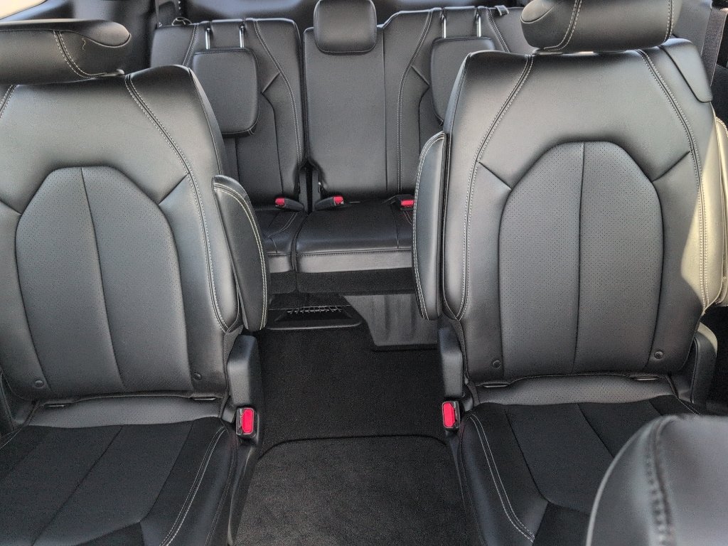 Used 2025 Chrysler Pacifica Select FWD image 22