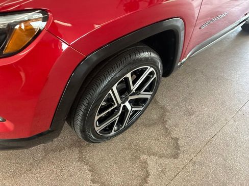 Certified 2025 Jeep Compass Limited w/ Elite Group AWD/4WD image 4