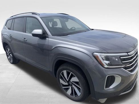 Used 2025 Volkswagen Atlas SE image 8