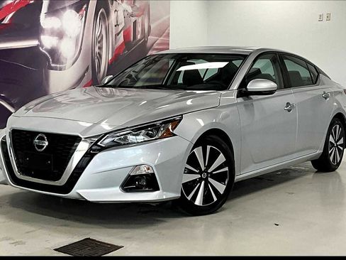 Used 2022 Nissan Altima 2.5 SL image 1
