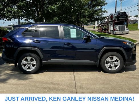 Used 2020 Toyota RAV4 XLE w/ Convenience Package AWD/4WD image 2