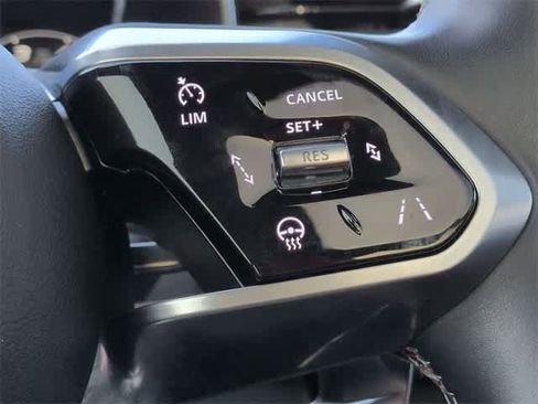 Used 2024 Jaguar F-PACE SVR image 25