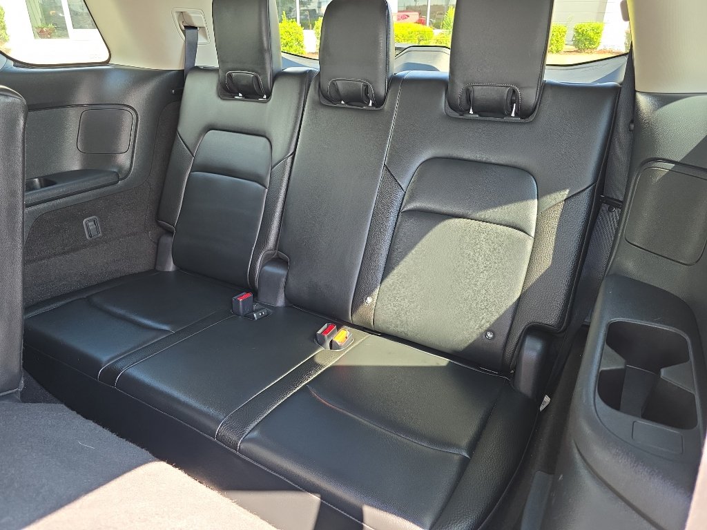 Used 2023 Nissan Pathfinder SL w/ Lighting Package (N92) FWD image 14