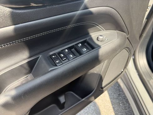 Used 2024 Jeep Compass Latitude w/ Convenience Group AWD/4WD image 18