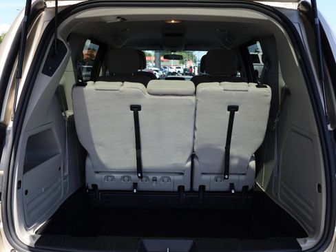 Used 2012 Dodge Grand Caravan SXT FWD image 14
