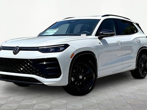 New 2026 Volkswagen Tiguan SE R-Line FWD image 3