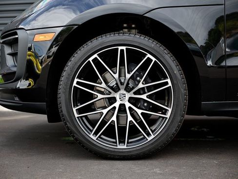 Certified 2026 Porsche Macan AWD/4WD image 12